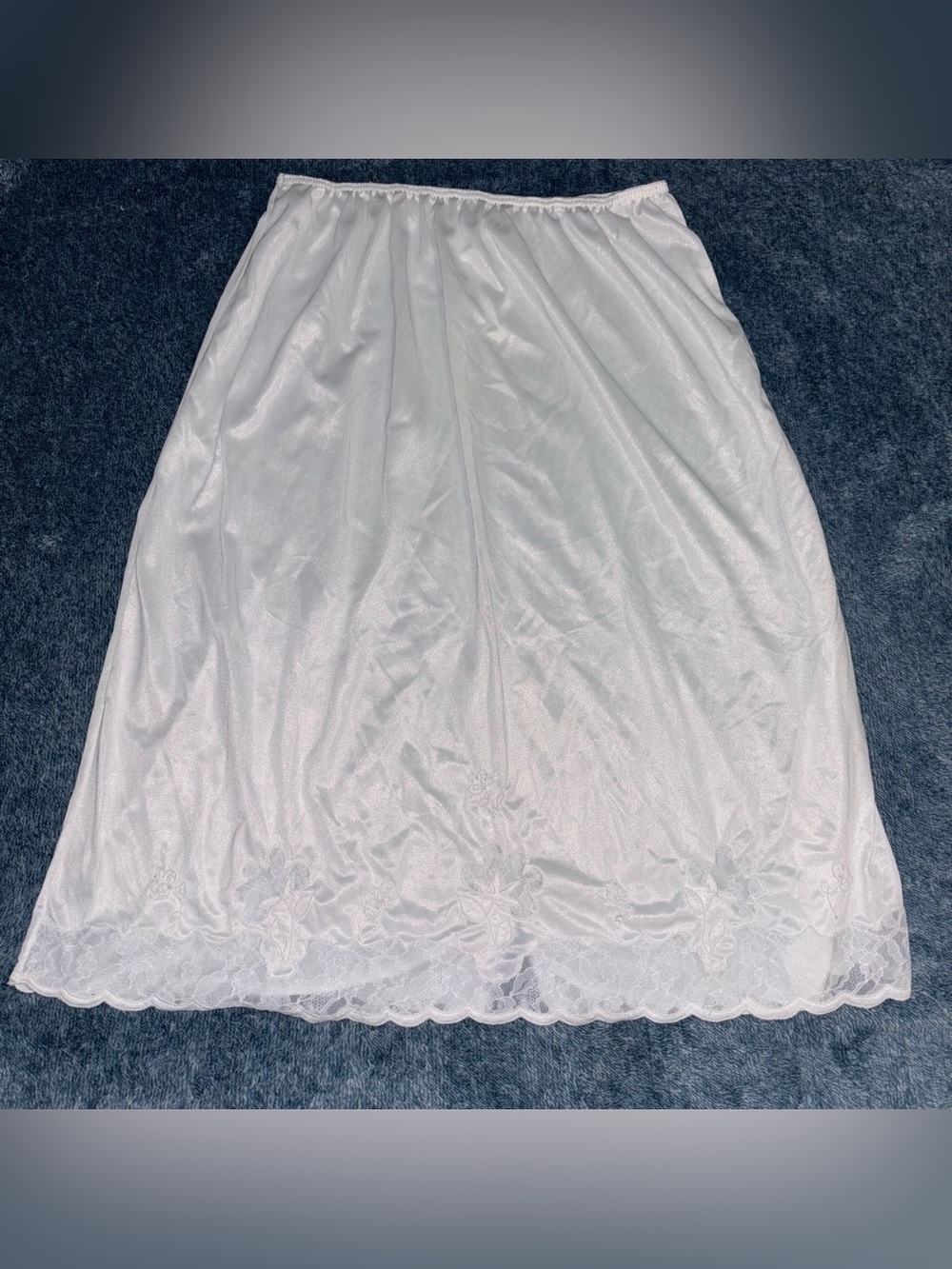 Vintage Nylon and Lace Scalloped Hem White Slip Women’s Size Medium